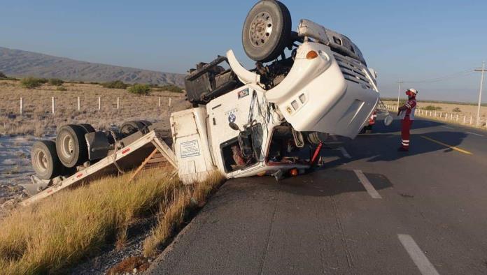 Vuelca armatoste cargado de estuco