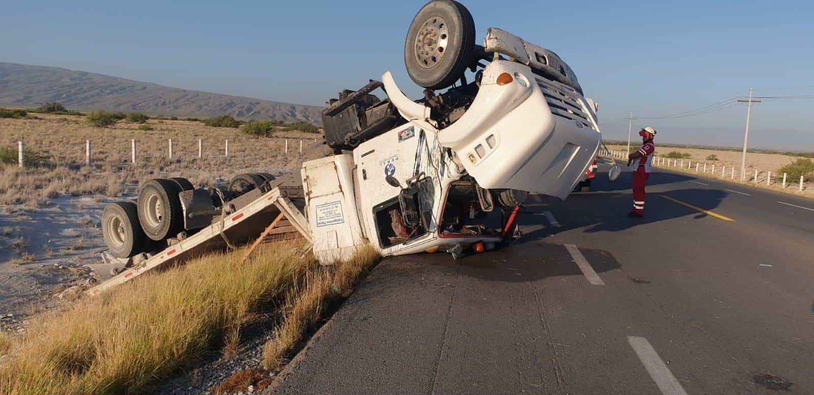 Vuelca armatoste cargado de estuco