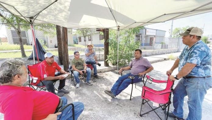 Mantienen protesta en Servicios Monclova