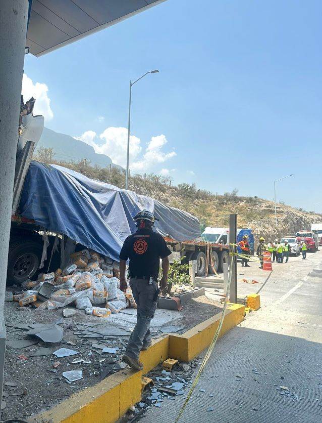 Destroza la caseta Monterrey - Saltillo