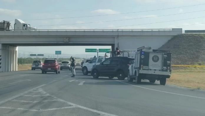 Encuentran cuerpo colgado en puente de autopista a Nuevo Laredo