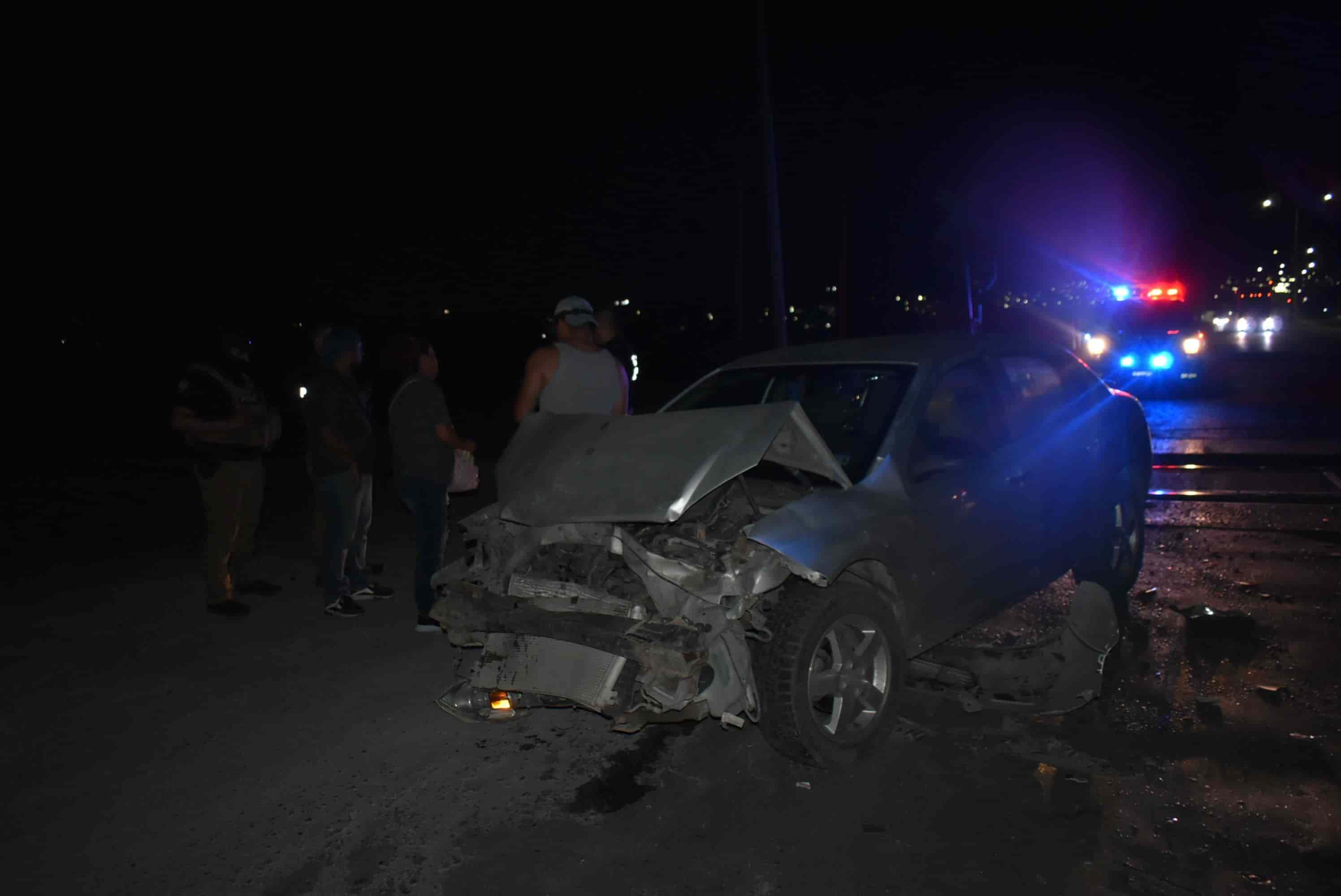 Choca auto por detrás y huye