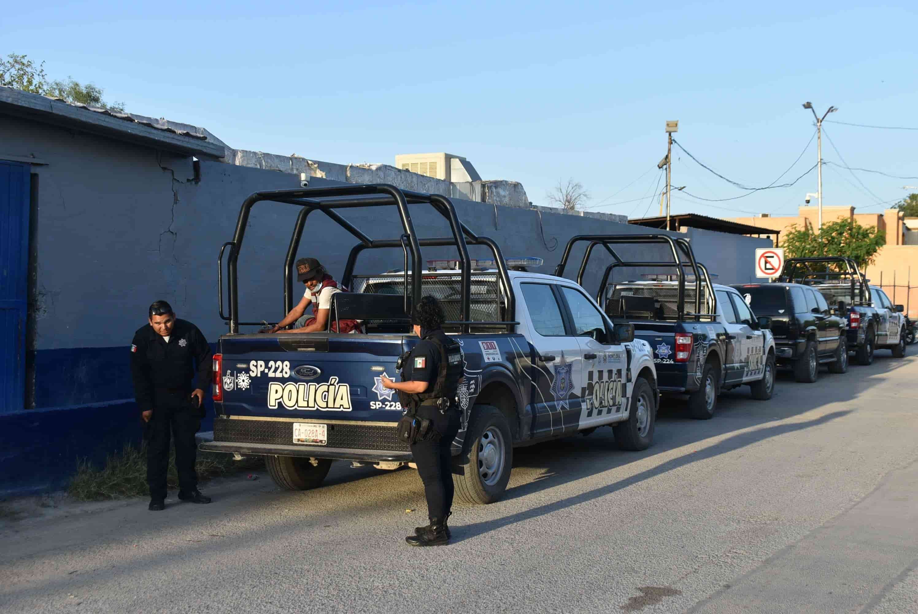 Pateaba auto de ‘tacaños’