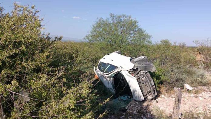 4 lesionados deja aparatosa volcadura sobre la 57