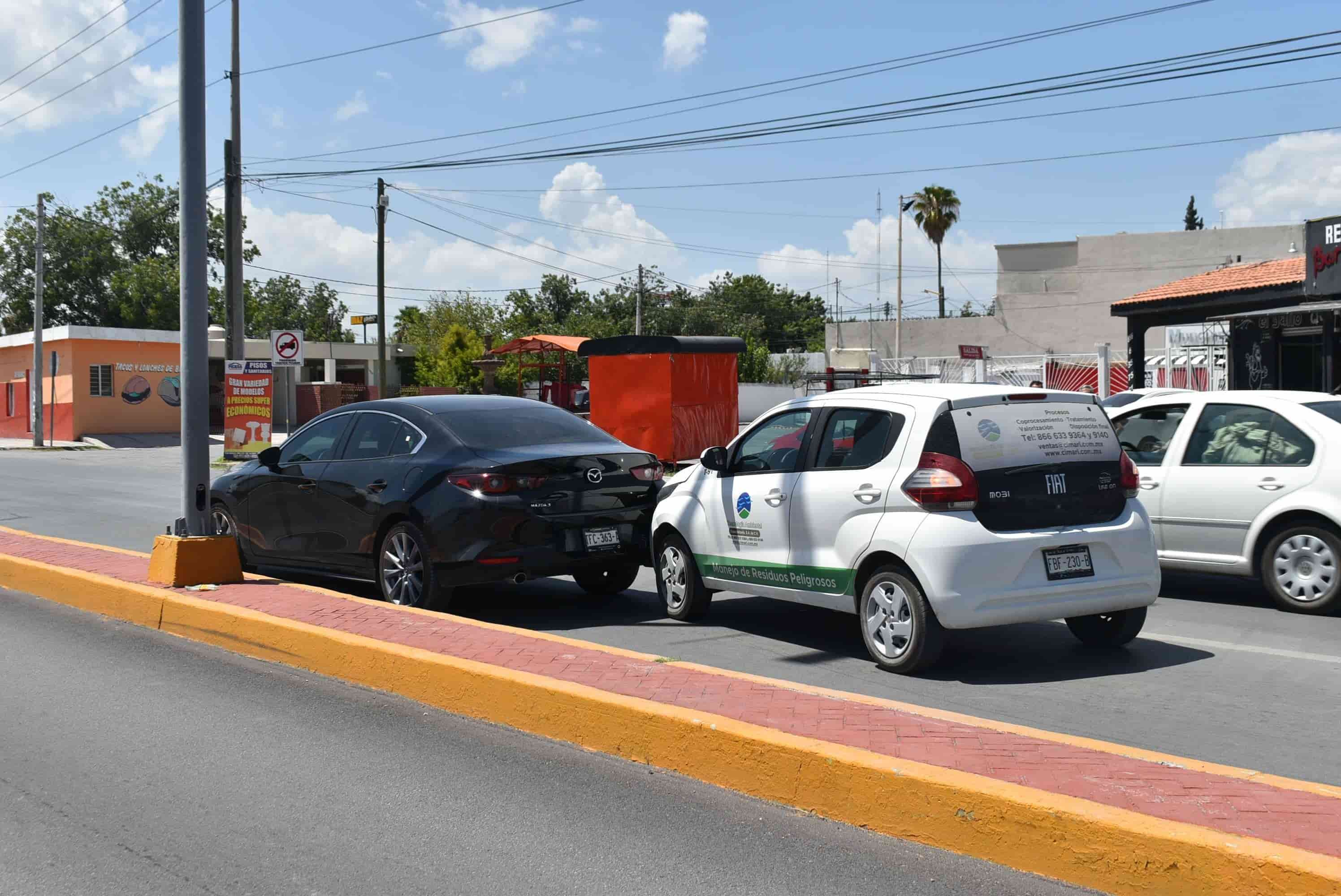 Se estrella en automóvil