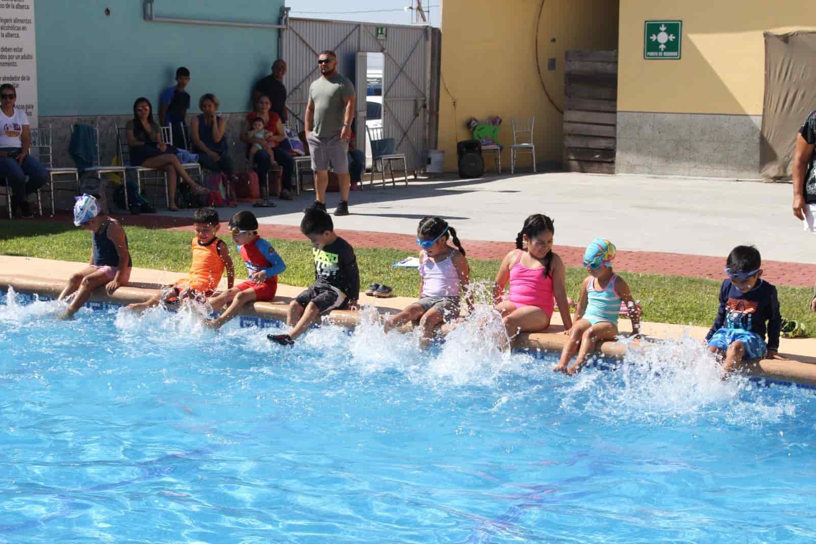 Brinda Castaños curso de natación