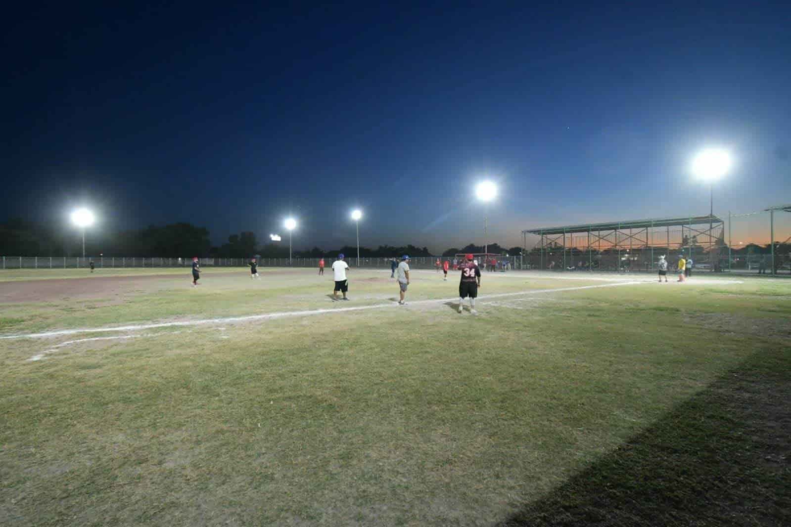 Rehabilitan alumbrado de la Unidad Deportiva