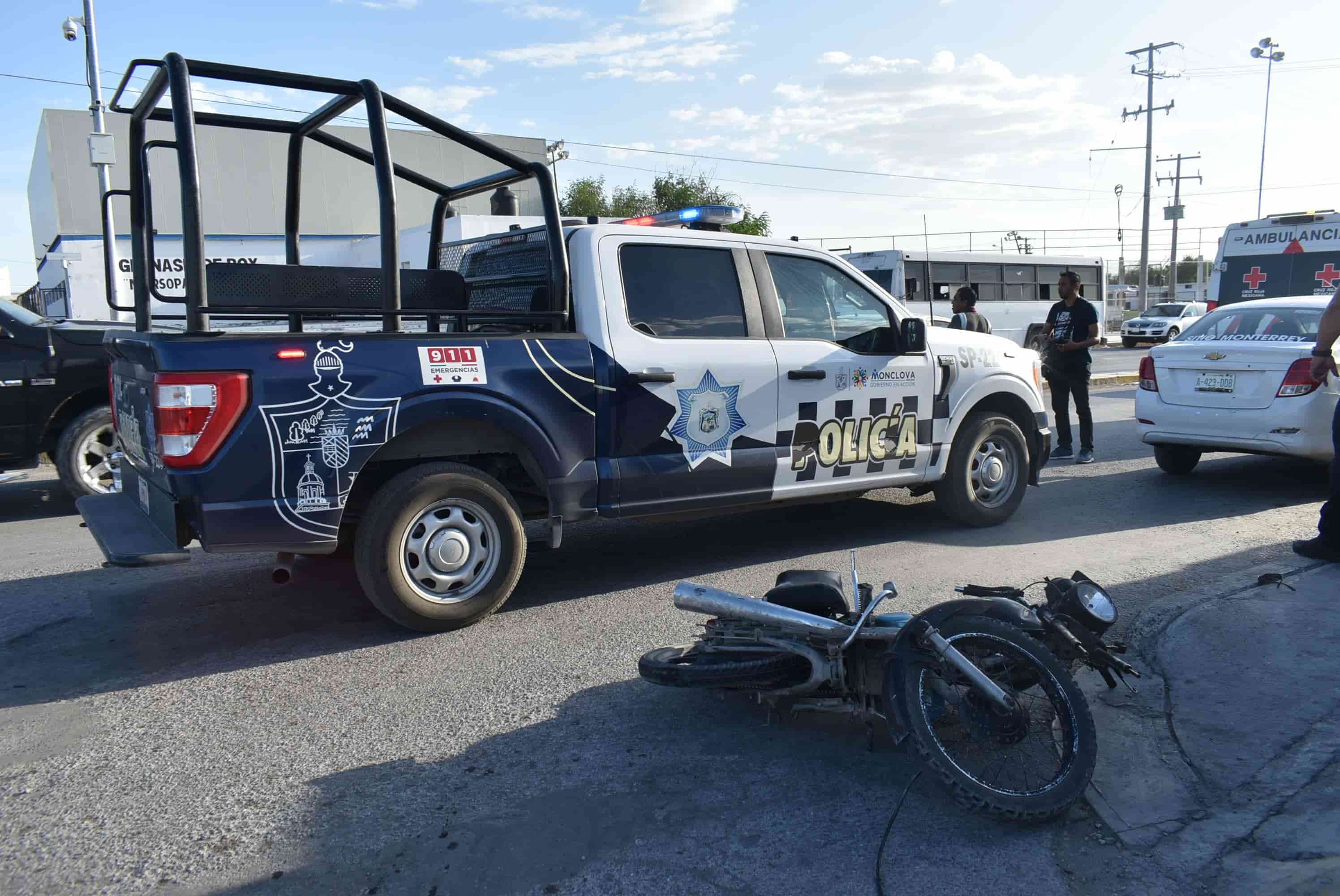 Se le atraviesa a motociclista