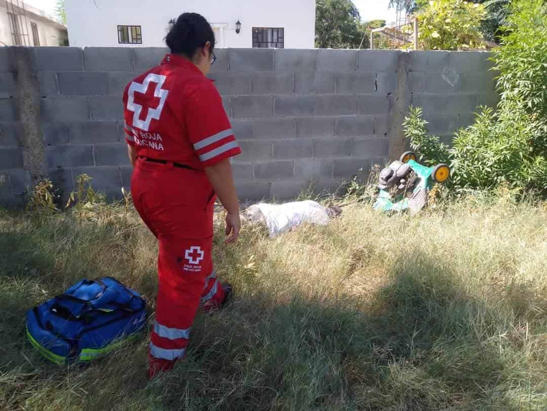 Fallece hombre al cortar césped