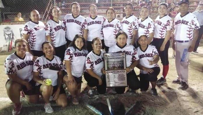 Cardenales sigue en lo alto del softbol femenil 