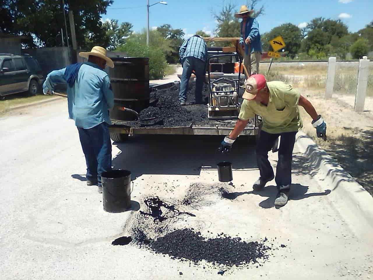 Despliegan obras de bacheo en 11 calles