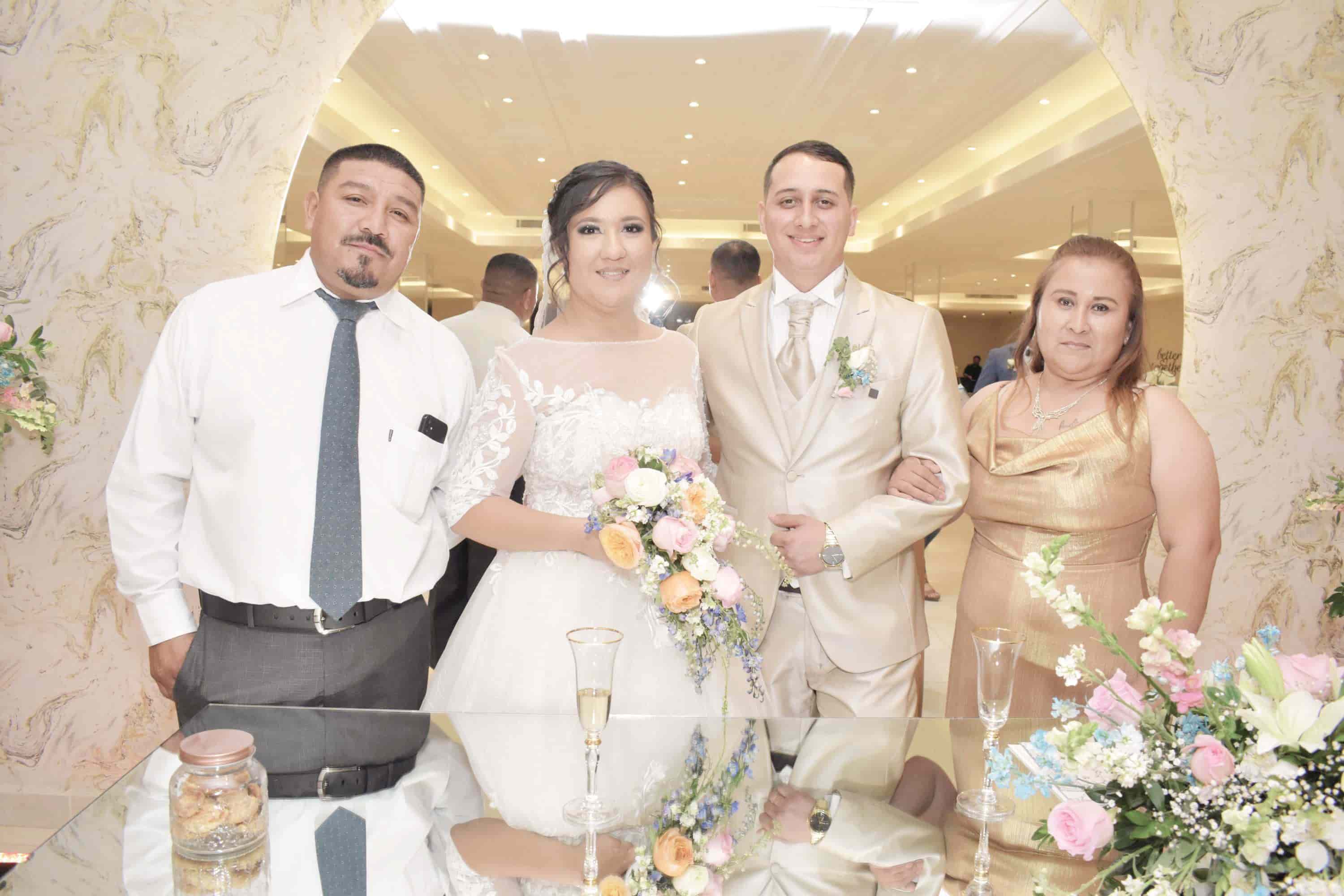 Unen sus vidas en sagrado matrimonio