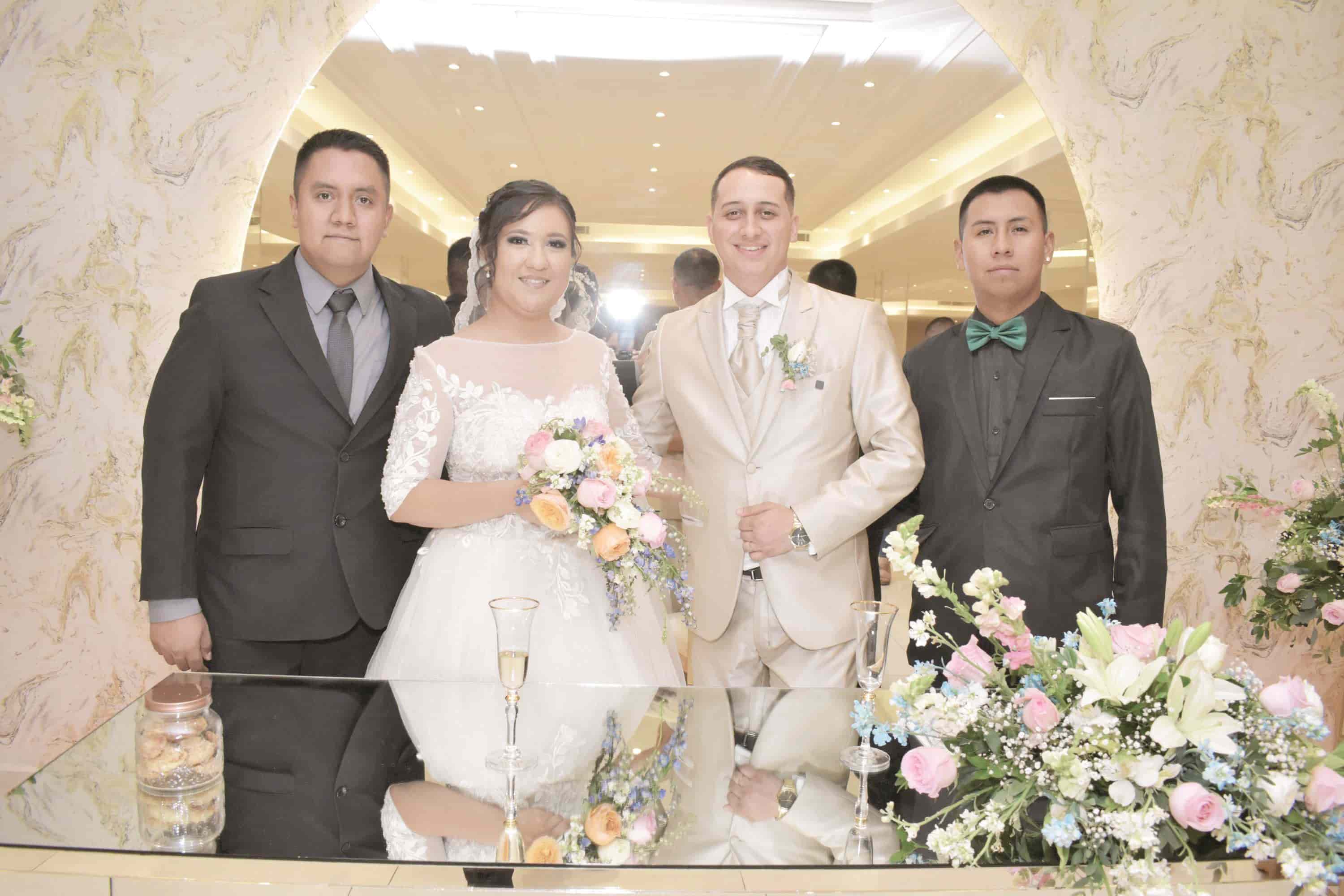 Unen sus vidas en sagrado matrimonio