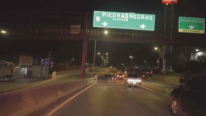 Se embarra contra puente