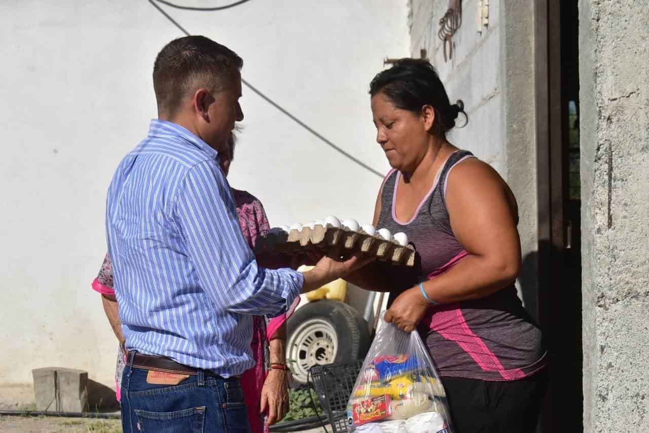 Lleva despensas Hugo a familias