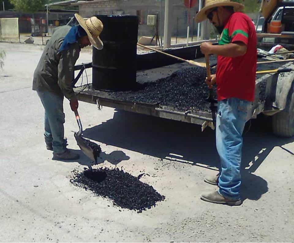 Realizan acciones de bacheo en Nava