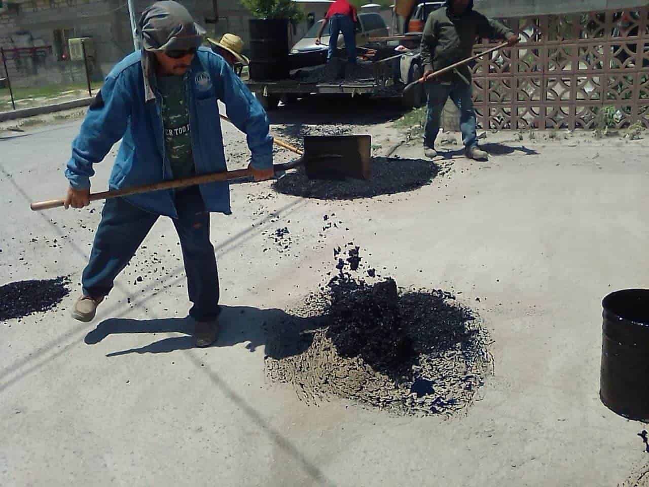 Realizan acciones de bacheo en Nava