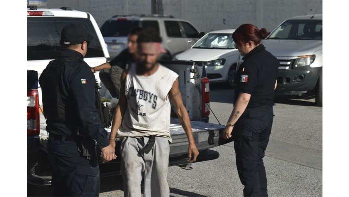 Se rolaban el vicio en la calle