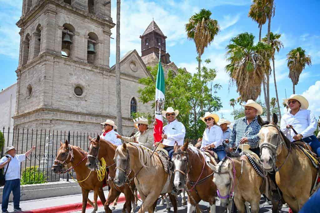 Deslumbra Cabalgata En Cuatro Ciénegas