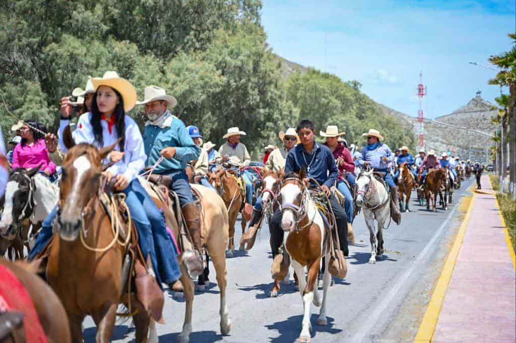 Deslumbra Cabalgata En Cuatro Ciénegas