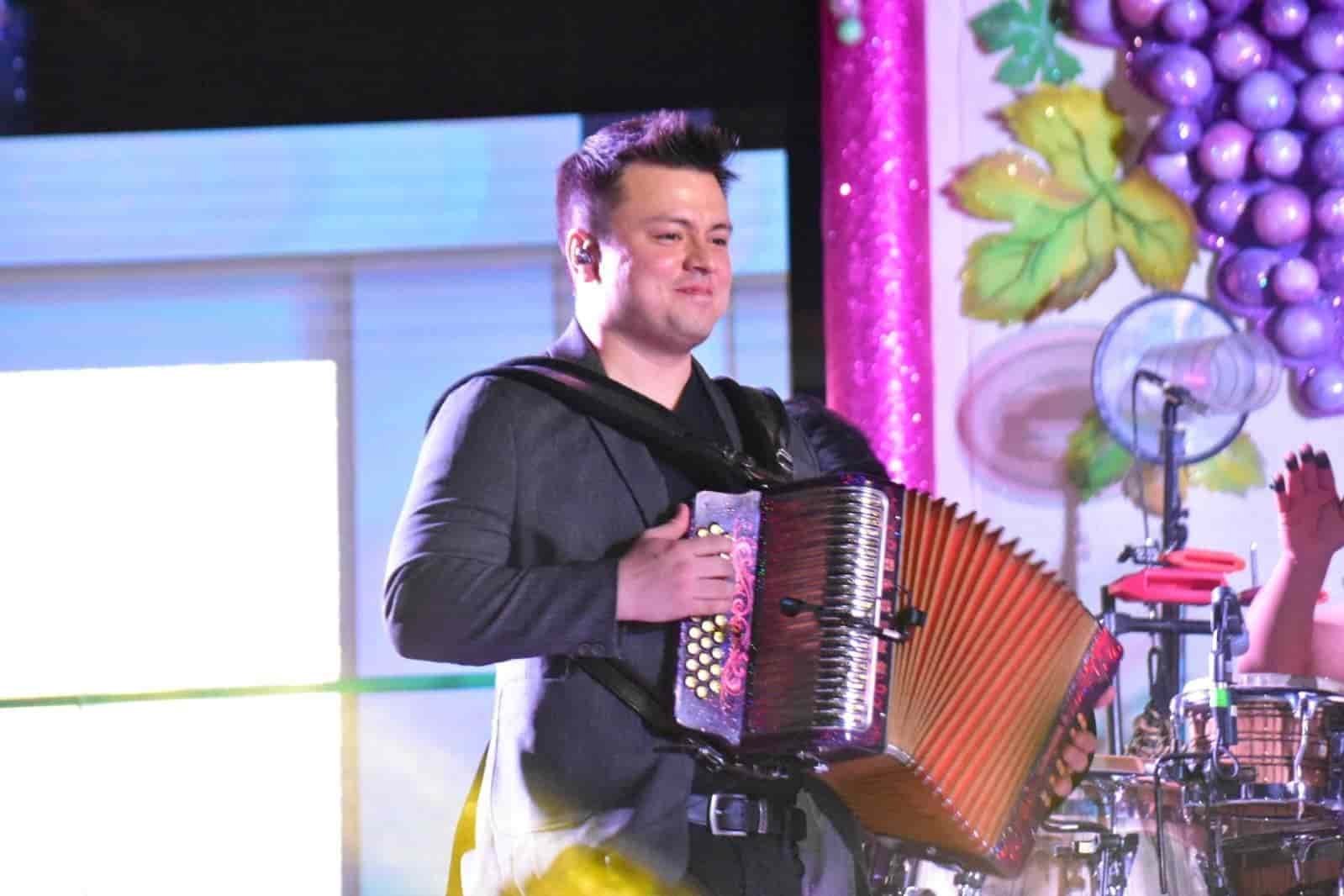 Canta ‘La Firma’ en  Feria de la Uva