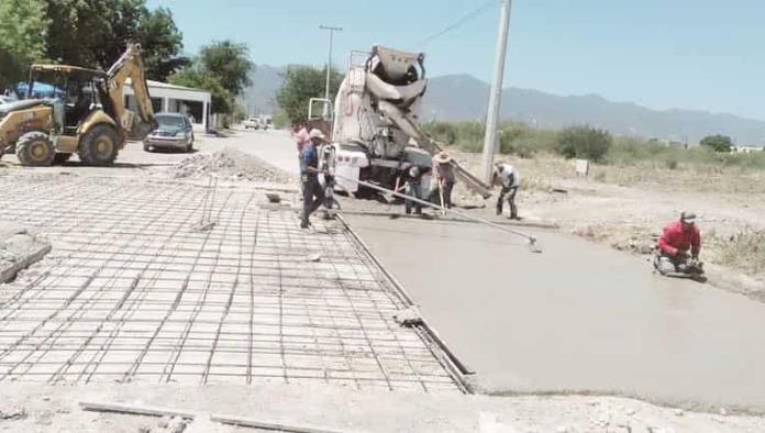 Avanza pavimento de concreto en Múzquiz