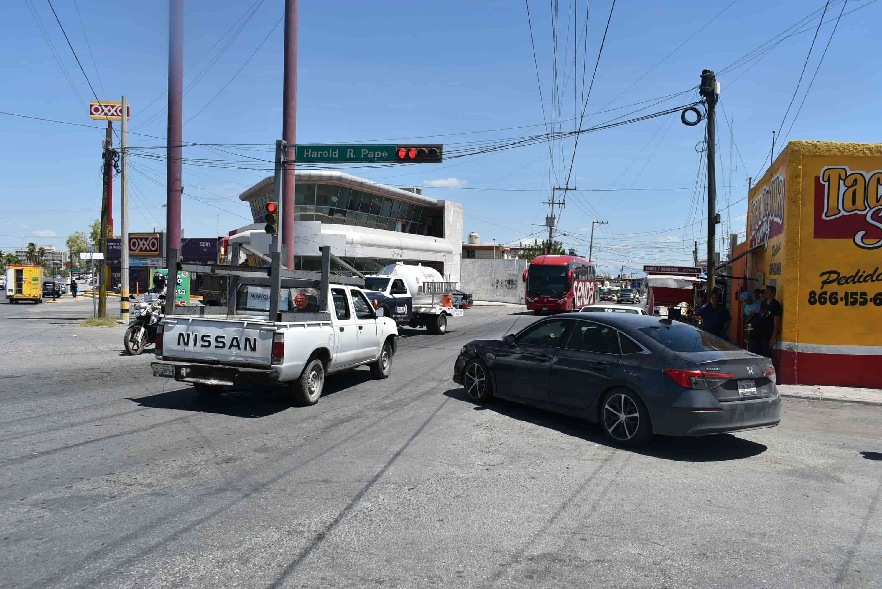 Daña auto en choque