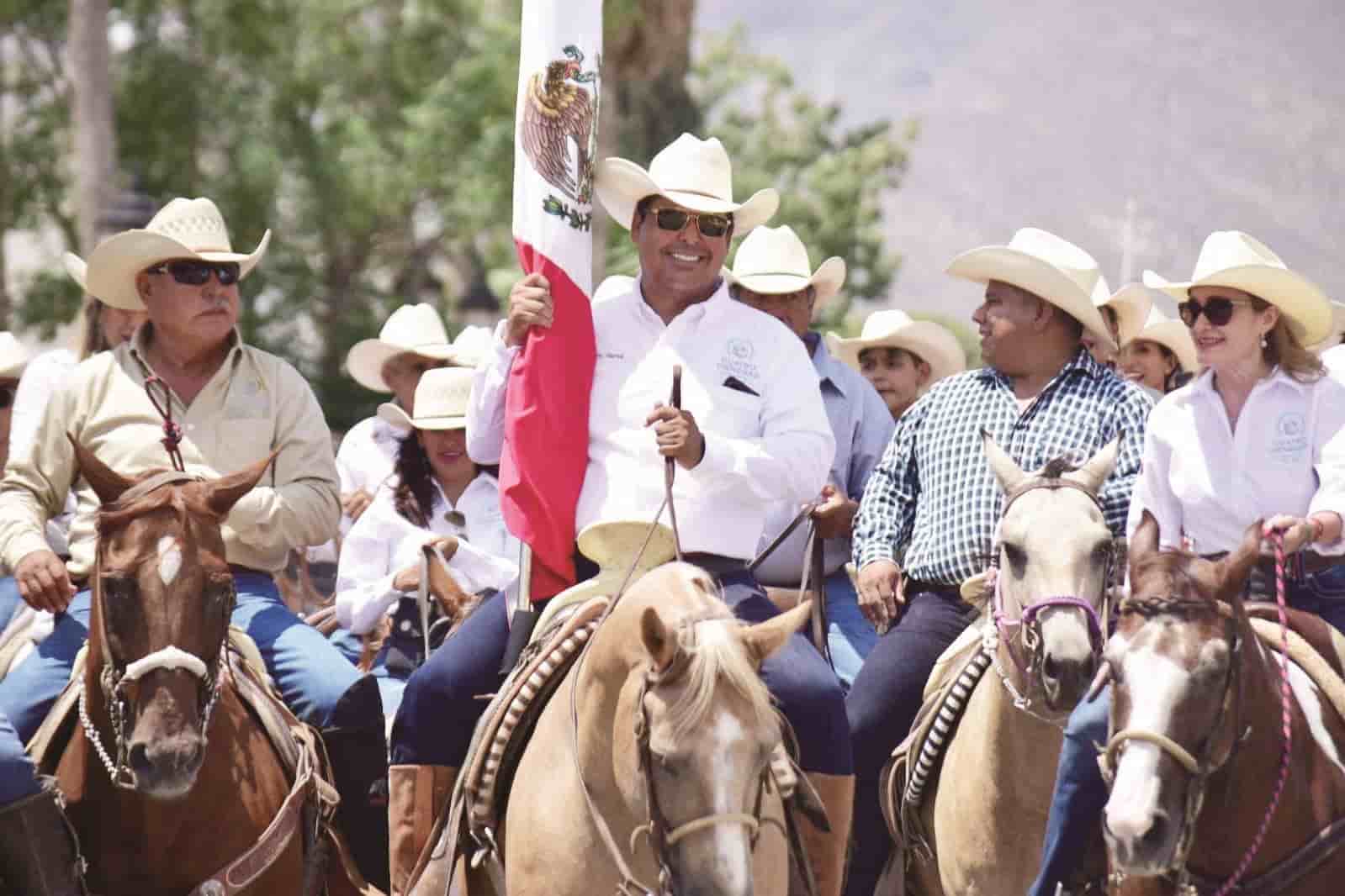 Deslumbra cabalgata en Cuatro Ciénegas