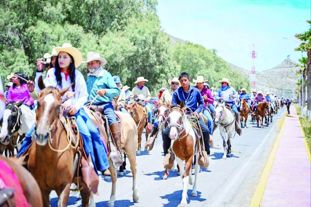 Deslumbra cabalgata en Cuatro Ciénegas