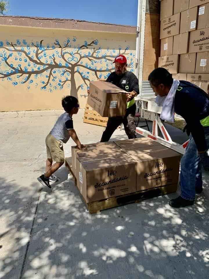 Terminan entrega de libros de texto 