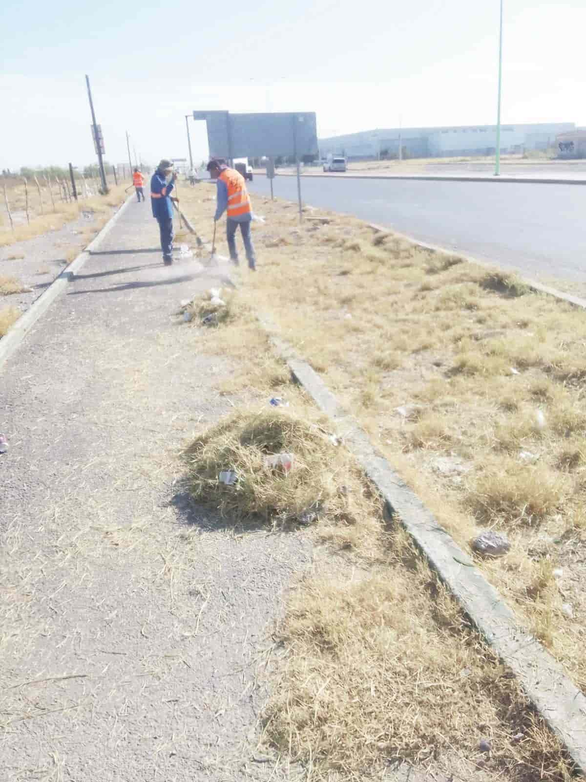 Dan mantenimiento a ciclovía de la 30