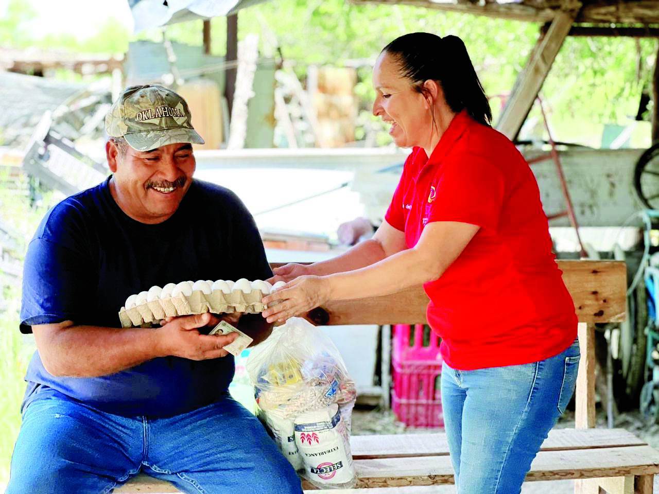 Entregan despensas en Santa Gertrudis