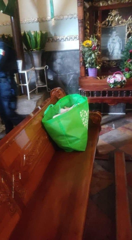 Abandonan a bebé dentro de una bolsa de supermercado en iglesia de Tlaxcala