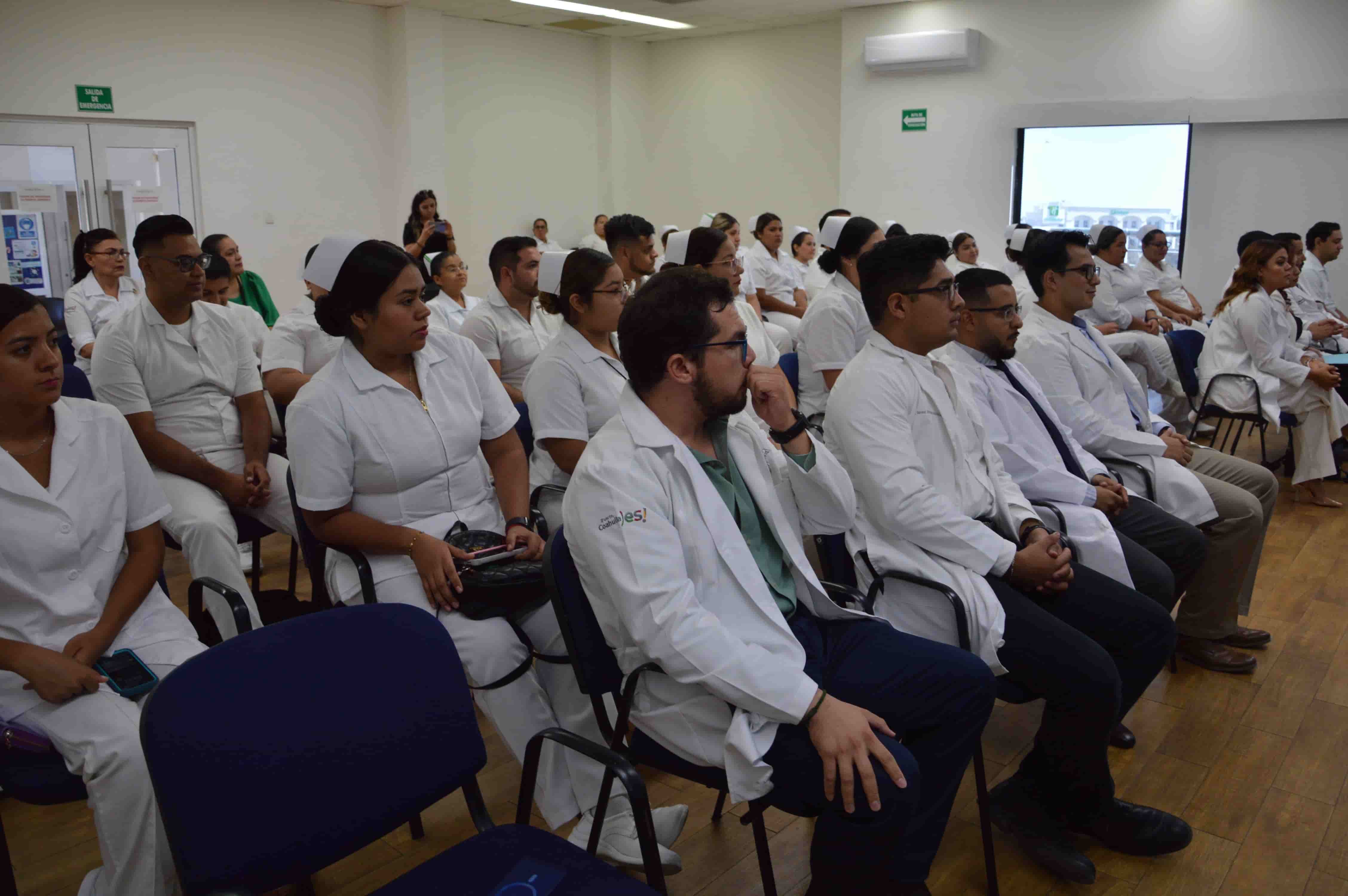 Concluyen enfermeros su servicio social