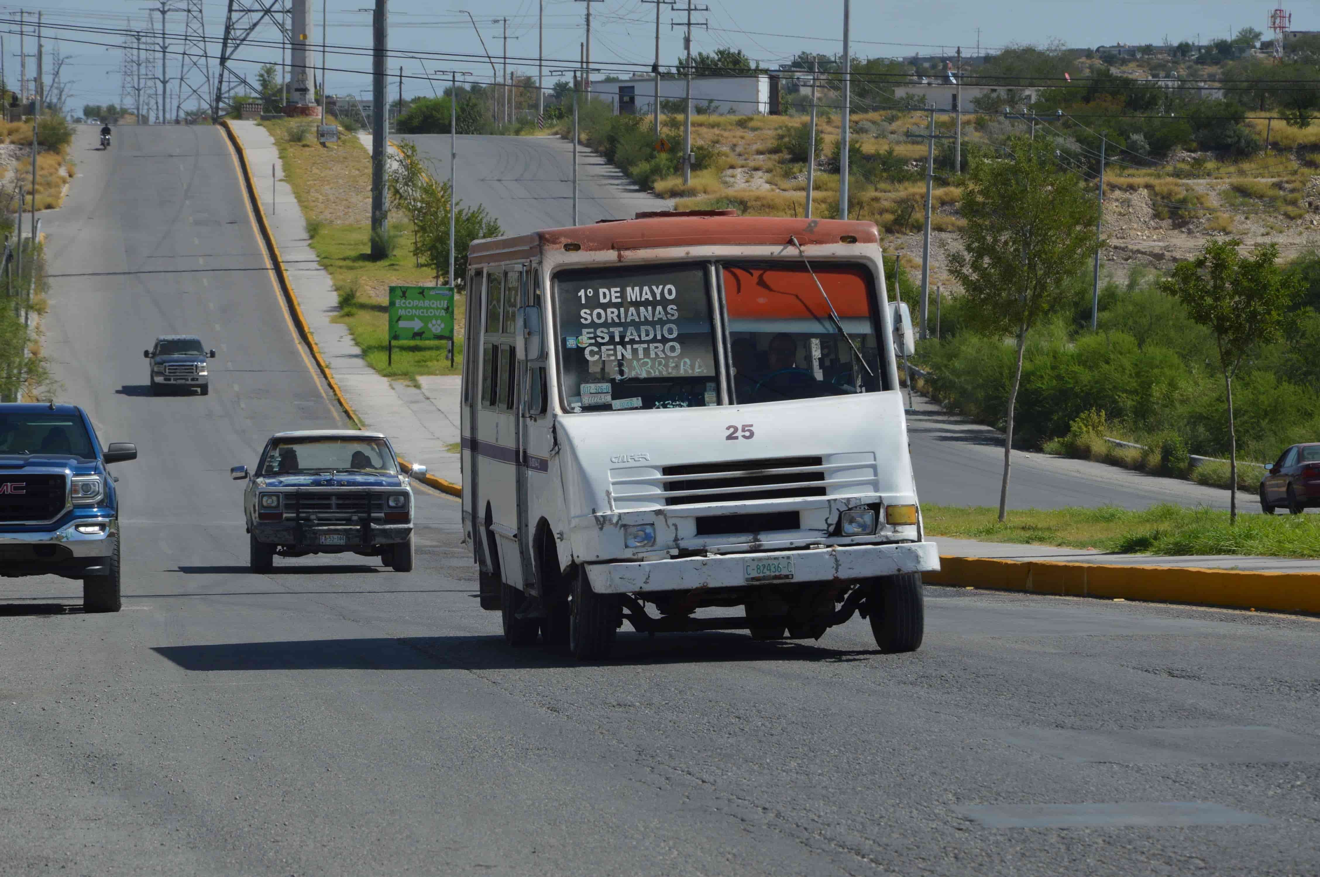 Denuncian usuarios pésimo transporte