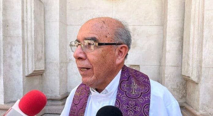 Ingresan a la Catedral con armas blancas