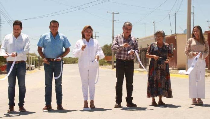 El gobernador Miguel Riquelme entregó pavimento en colonias de Sabinas