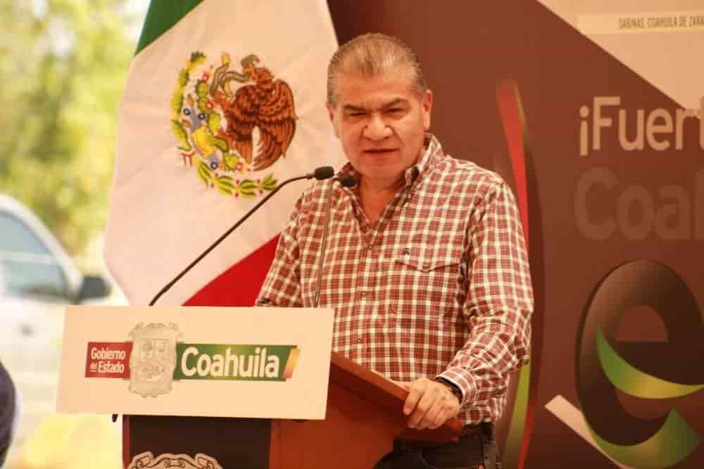 El gobernador Miguel Riquelme entregó pavimento en colonias de Sabinas