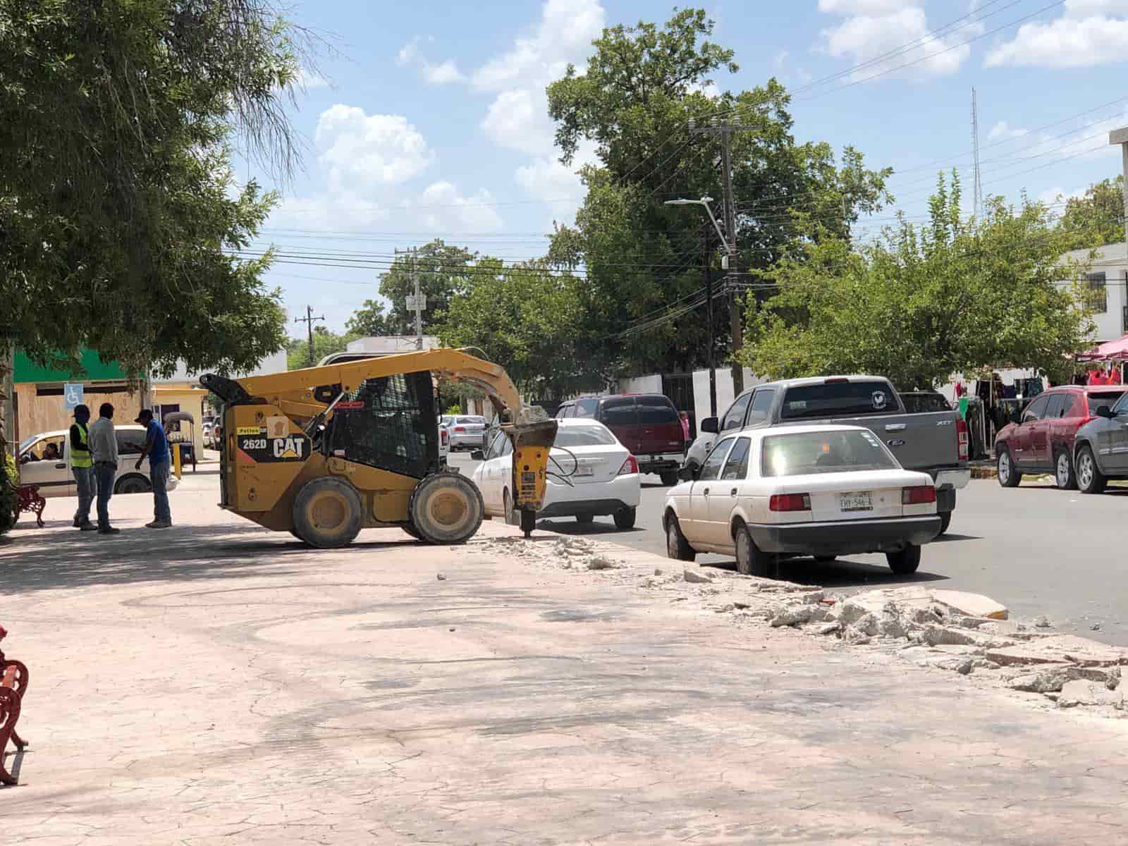 Cambian áreas verdes por estacionamientos