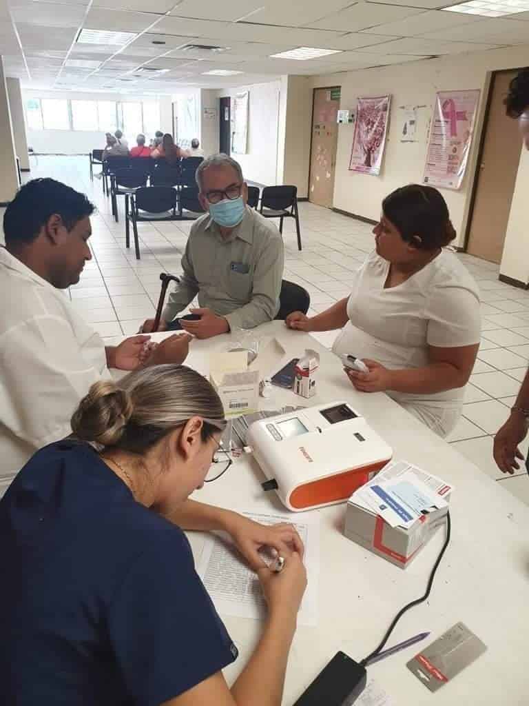 Concluyen internado y realizan servicio social 
