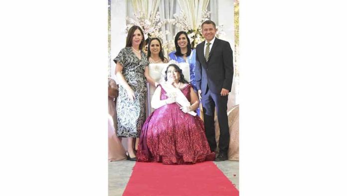 Coronan a Reina del adulto mayor