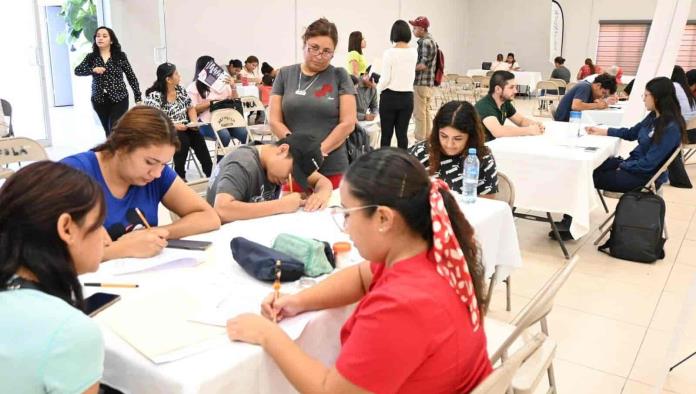 Realizan campaña de contratación en Nava 