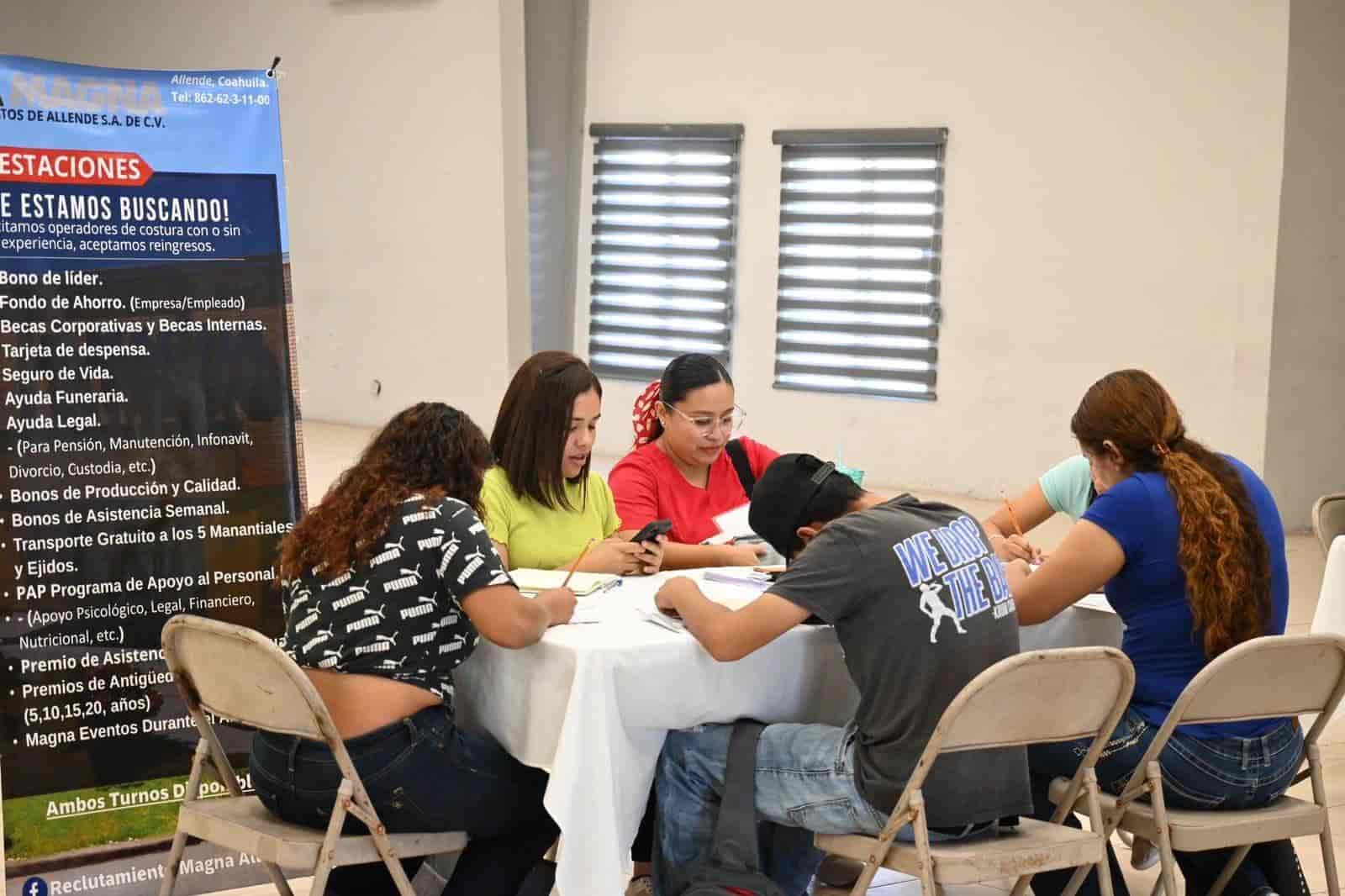 Realizan campaña de contratación en Nava 