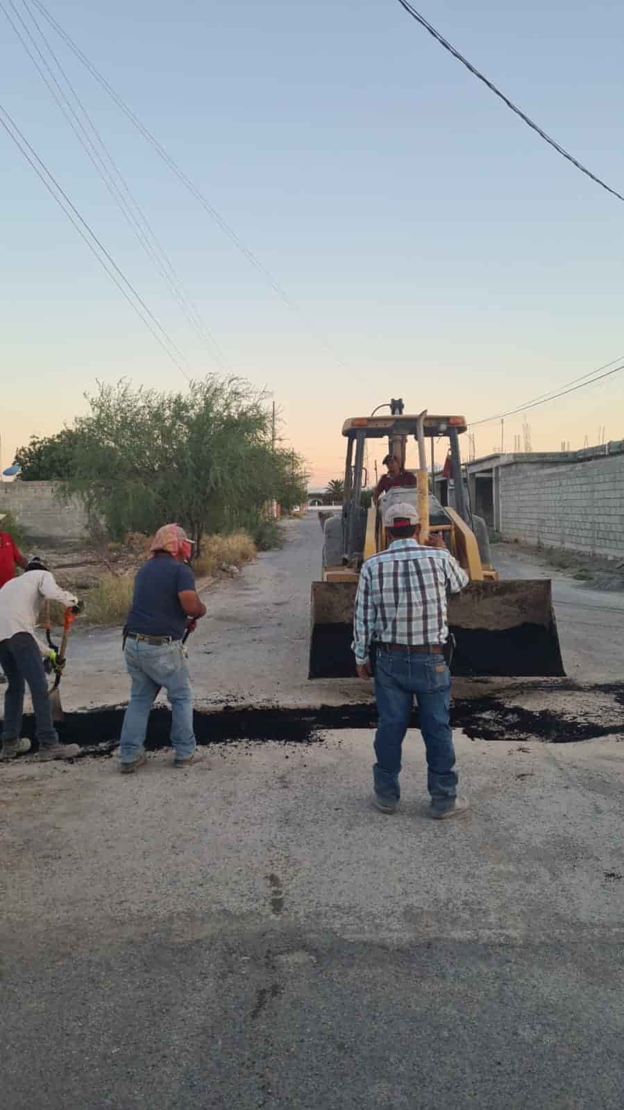 Supervisa Beto bacheo en San Buena