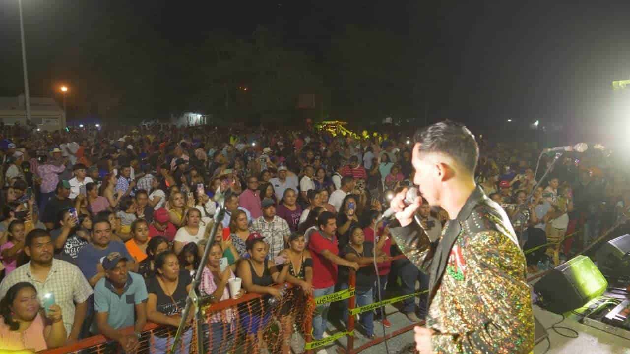 Celebran 43 aniversario de la colonia 2 de Agosto
