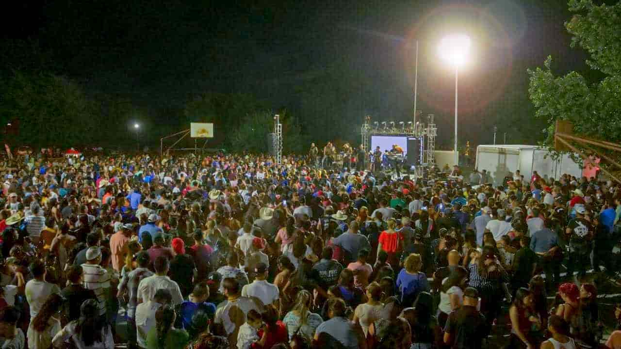 Celebran 43 aniversario de la colonia 2 de Agosto