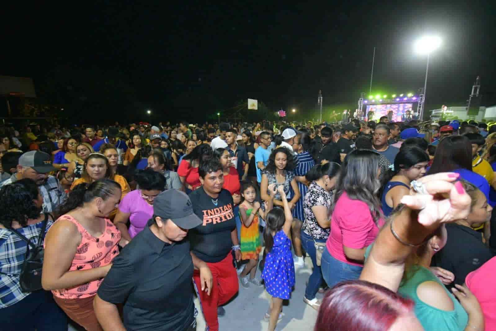 Celebran 43 aniversario de la colonia 2 de Agosto