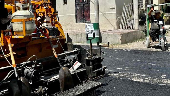 Pavimentan calle Emiliano Zapata