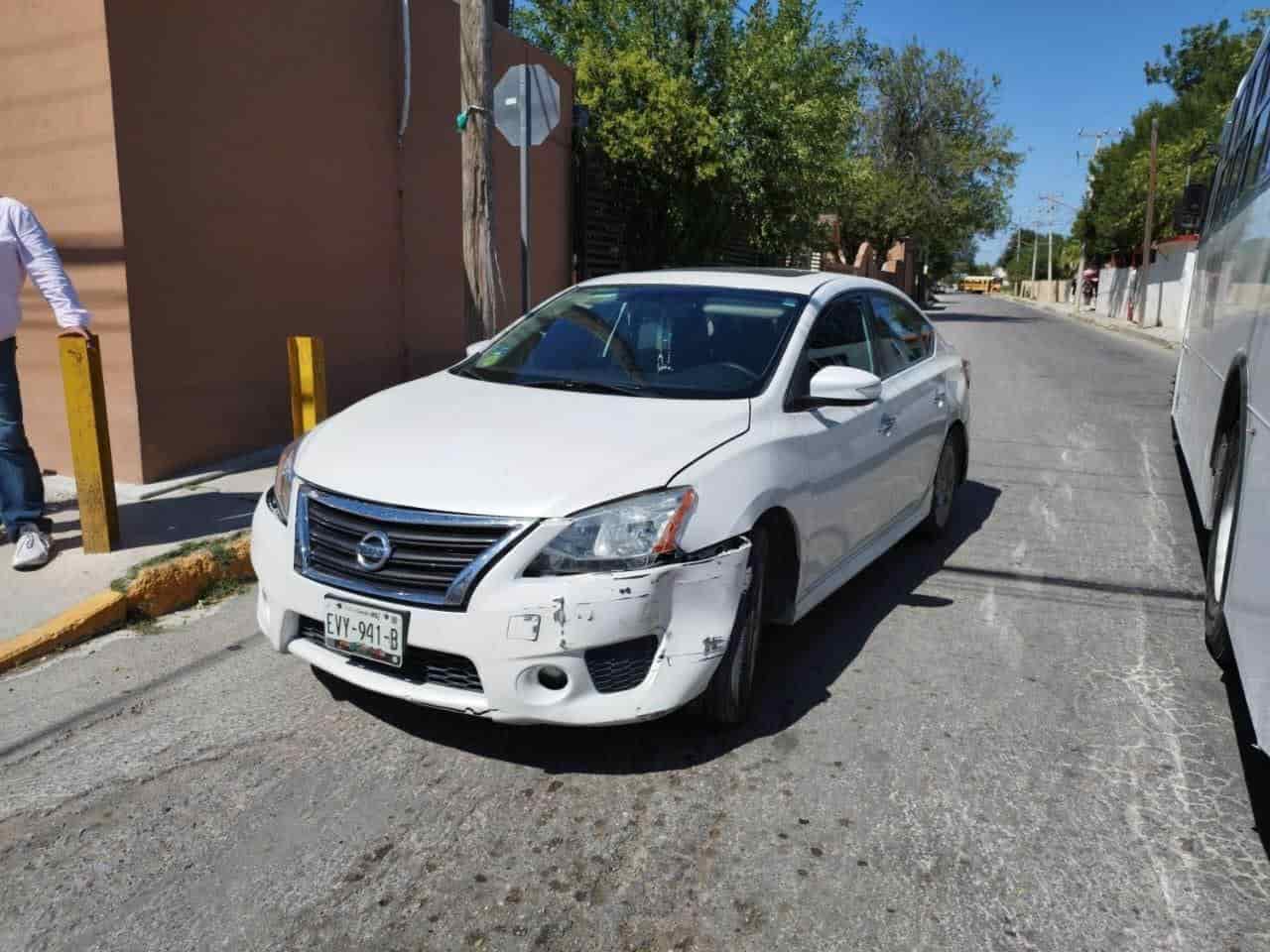 Provoca choque imprudente camionero