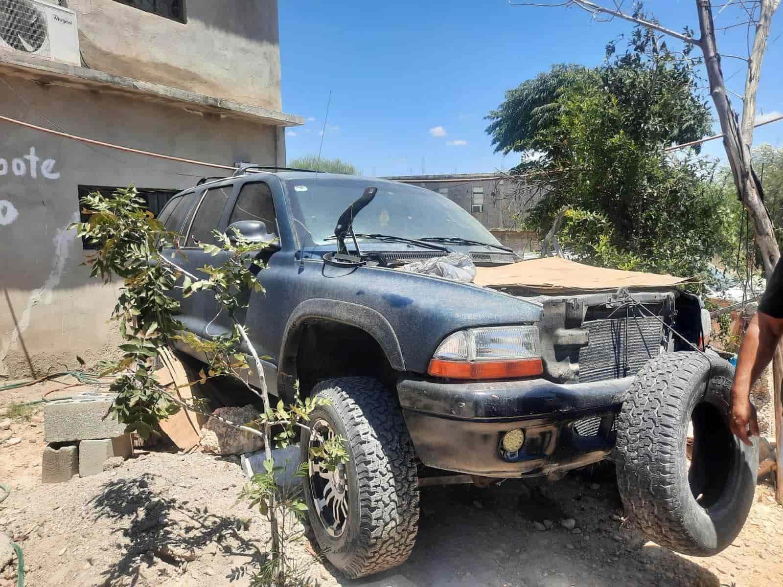 ¡Irresponsable al volante! Colisiona por evadir rótulo de ALTO